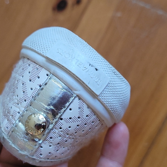 Michael Kors perforated slip-on shoes 👧 - Picture 7 of 8